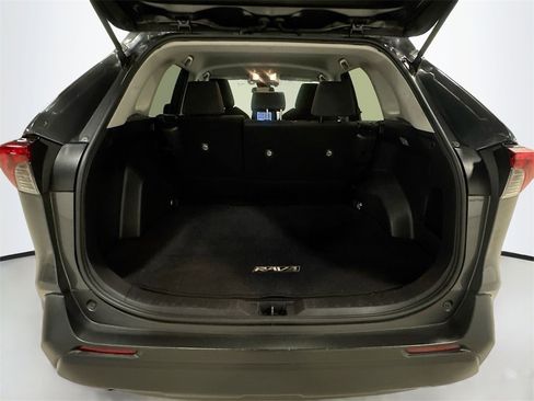 Used 2019 Toyota RAV4 LE image 28