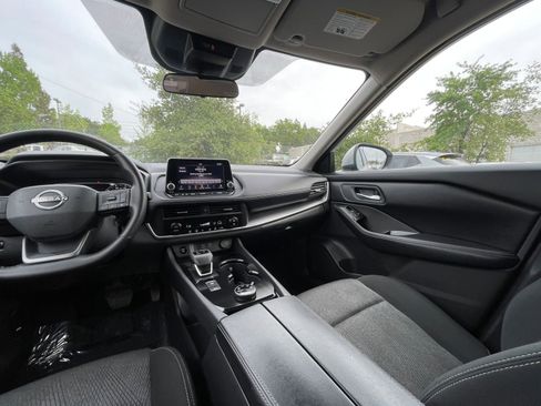 Used 2025 Nissan Rogue SV image 37