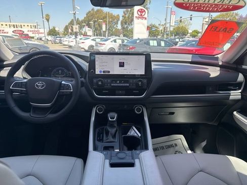 Certified 2026 Toyota Grand Highlander XLE FWD image 29