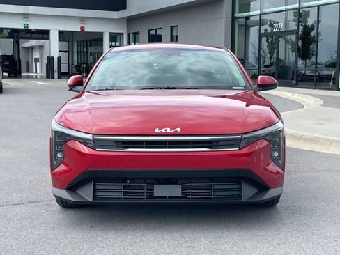 New 2025 Kia K4 LXS image 2