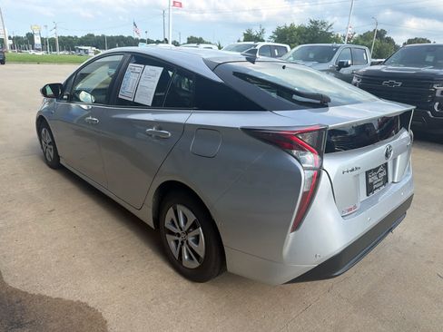 Used 2018 Toyota Prius Two w/ Prius Two Safety Plus Package FWD image 3