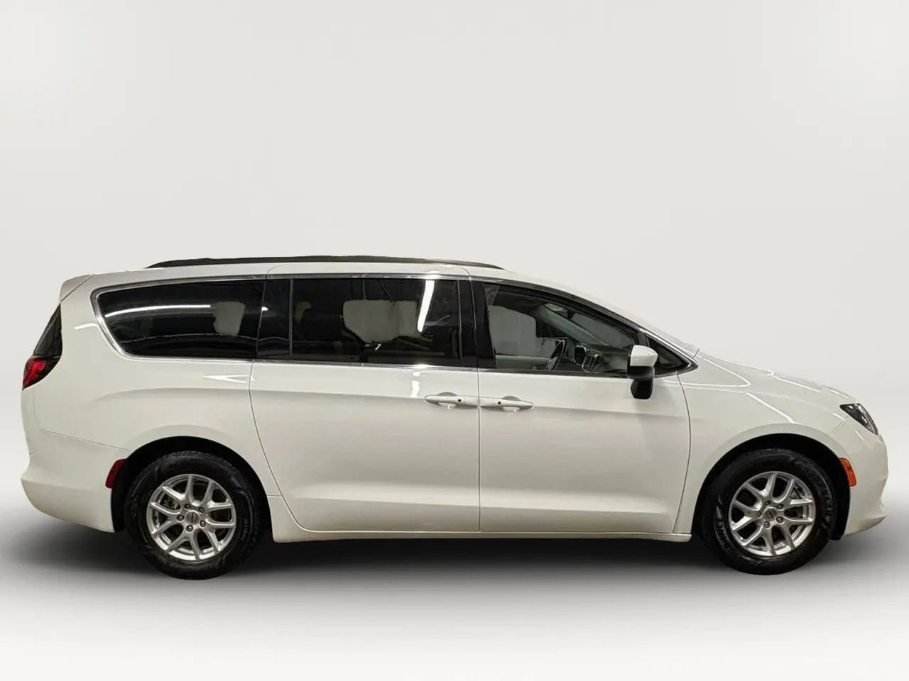 Used 2021 Chrysler Voyager Lxi FWD image 6
