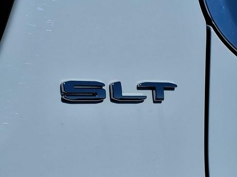 Used 2023 GMC Acadia SLT AWD/4WD image 10