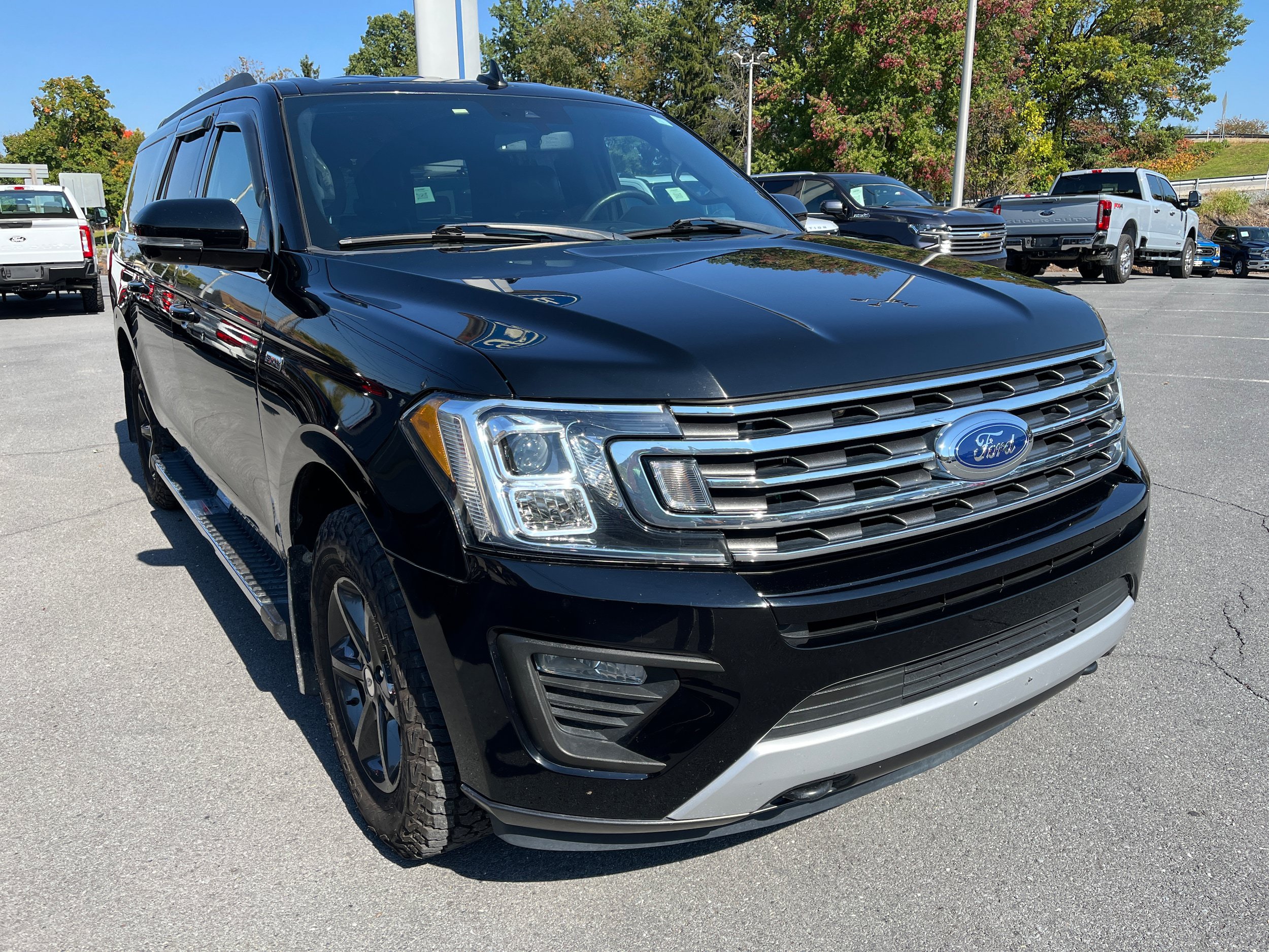 Used 2018 Ford Expedition Max XLT w/ Equipment Group 202A AWD/4WD image 4