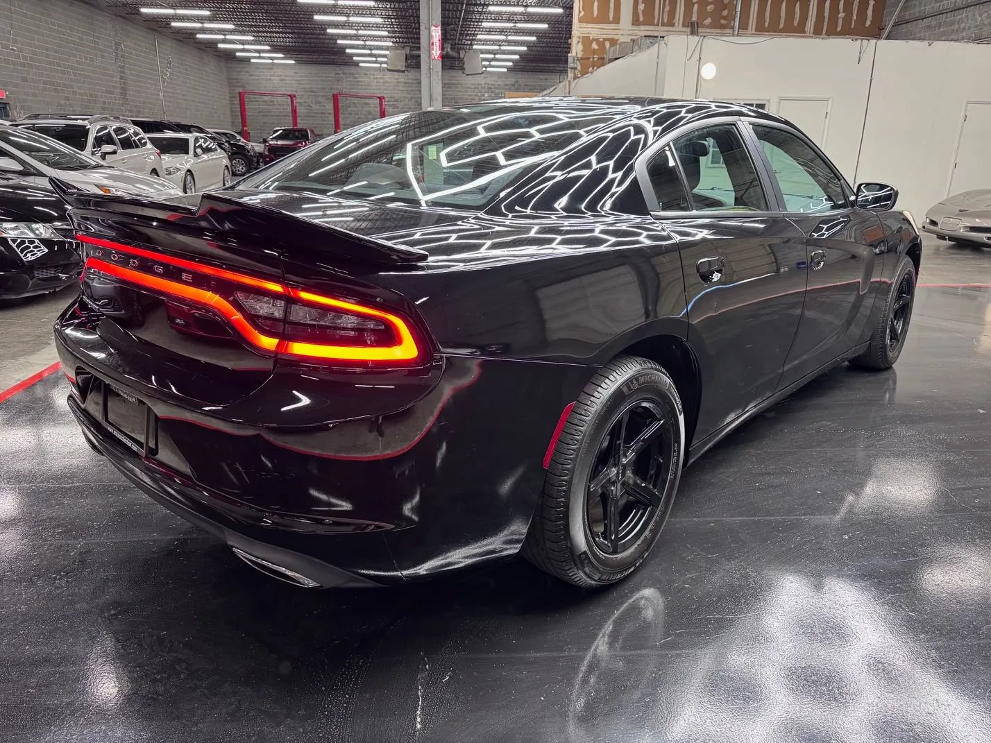 Used 2017 Dodge Charger SE RWD image 3