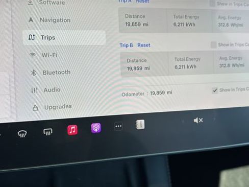 Used 2024 Tesla Model Y Performance image 12