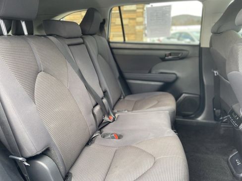 Used 2024 Toyota Highlander LE image 31