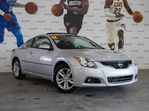 Used 2011 Nissan Altima 2.5 S w/ 2.5S Premium Pkg image 2