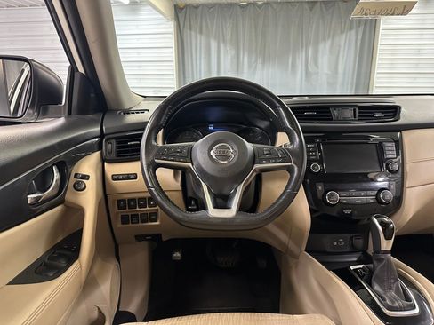 Used 2020 Nissan Rogue SV AWD/4WD image 2