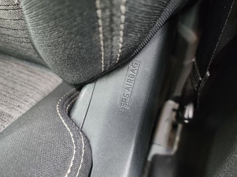 Used 2023 Nissan Rogue SV image 39