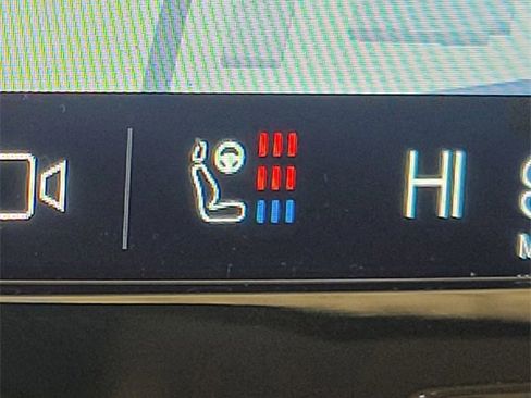 Certified 2023 Volvo XC60 B5 Ultimate w/ Climate Package image 31