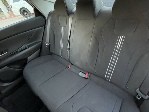 Used 2025 Hyundai Elantra Blue image 23