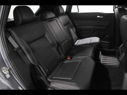 Used 2023 Volkswagen Atlas Cross Sport SEL AWD/4WD image 17