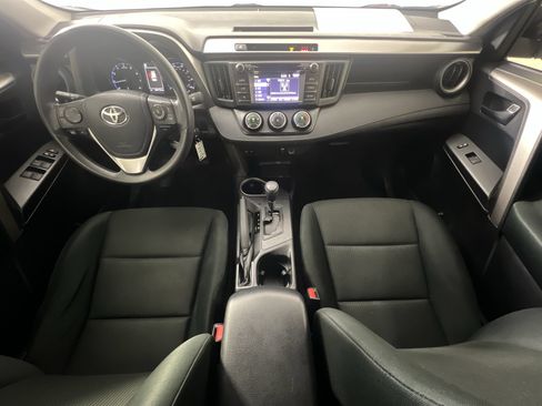 Used 2018 Toyota RAV4 LE FWD image 29