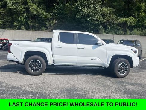 Used 2026 Toyota Tacoma TRD Sport AWD/4WD image 2
