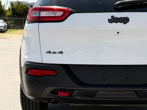 Used 2017 Jeep Cherokee Trailhawk AWD/4WD image 5