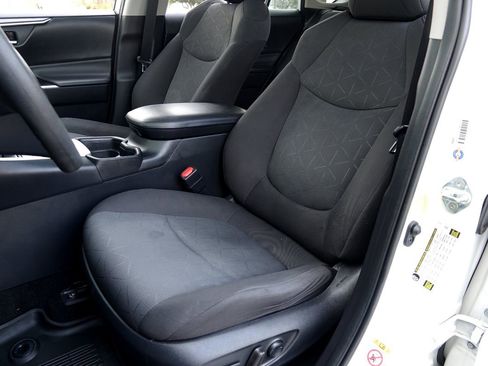 Used 2019 Toyota RAV4 XLE image 6