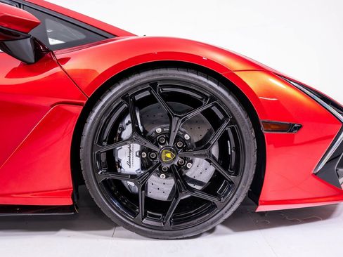 Used 2024 Lamborghini Revuelto image 19