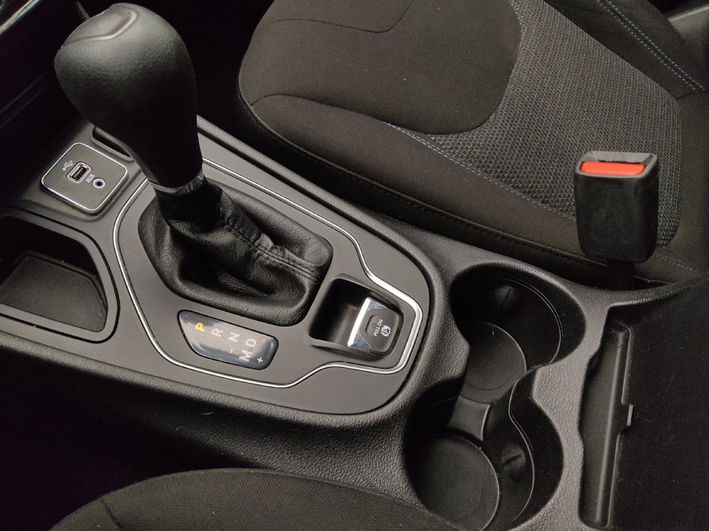Used 2019 Jeep Cherokee Latitude w/ Popular Appearance Group FWD image 26