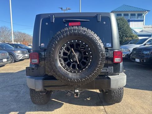 Used 2017 Jeep Wrangler Unlimited Sahara image 5