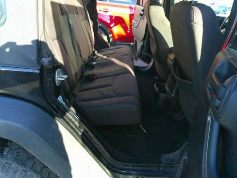 Used 2013 Jeep Wrangler Unlimited Sport image 7