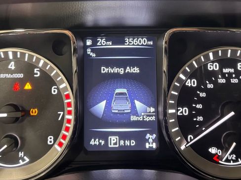 Used 2017 Nissan Titan SV image 23