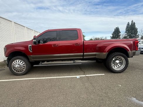 Used 2017 Ford F350 Lariat w/ Tow Technology Bundle image 2