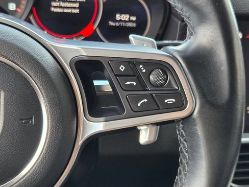 Used 2022 Porsche Cayenne AWD/4WD image 32