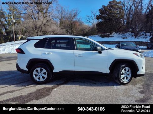 Used 2019 Toyota RAV4 LE image 3