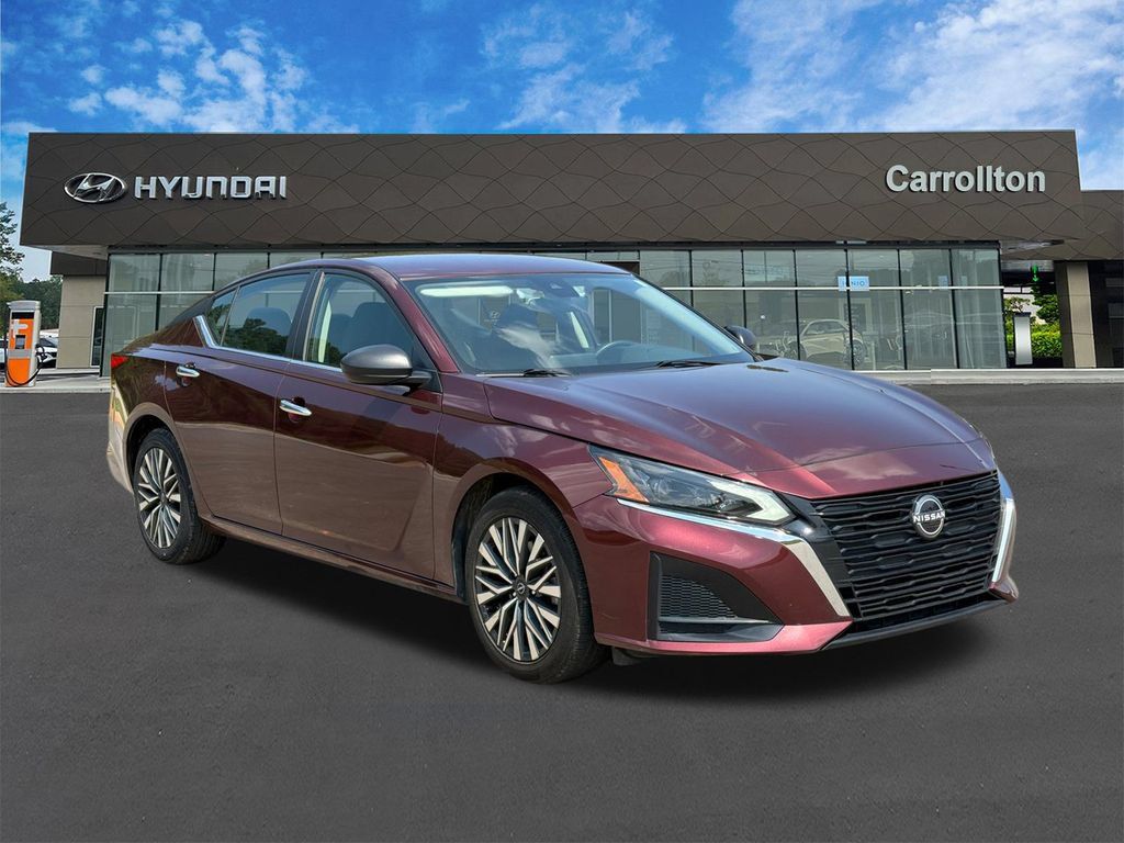 Used 2024 Nissan Altima 2.5 SV FWD image 3