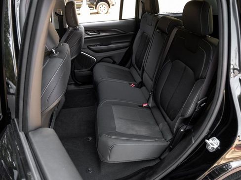 Used 2022 Jeep Grand Cherokee Laredo w/ Luxury Tech Group I image 50