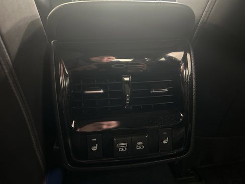 Used 2022 Toyota Avalon Touring w/ Advanced Safety Package image 10