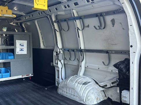 Used 2017 Chevrolet Express 2500 RWD image 21