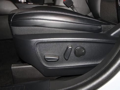 Used 2025 Ford Escape SE image 7