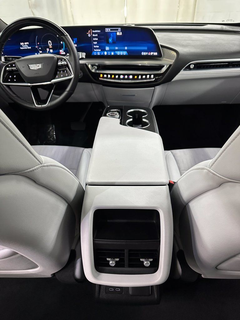 Used 2024 Cadillac Lyriq Luxury AWD/4WD image 25