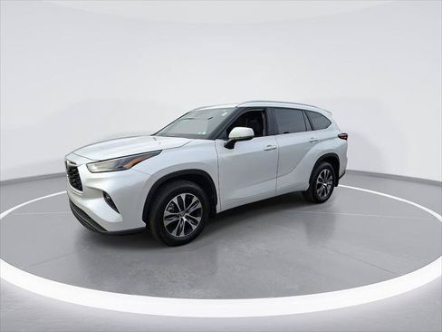 Certified 2026 Toyota Highlander XLE AWD/4WD image 6