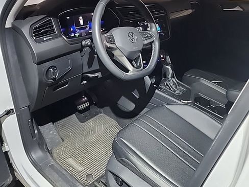 Used 2023 Volkswagen Tiguan SE image 6