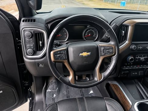 Used 2021 Chevrolet Silverado 1500 High Country w/ Technology Package AWD/4WD image 10