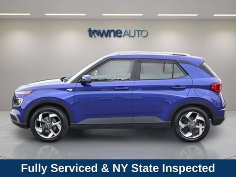 Used 2023 Hyundai Venue Limited w/ Cargo Package FWD image 2