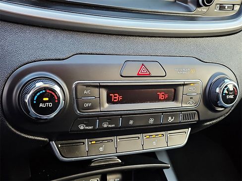 Used 2020 Kia Sorento LX w/ LX I4 Convenience Package image 17