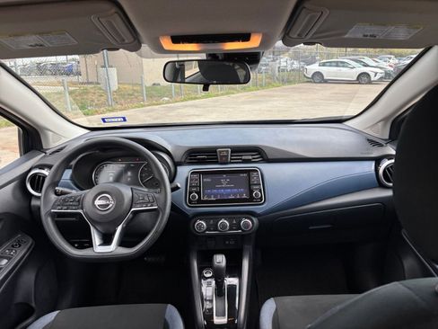 Used 2025 Nissan Versa SV w/ Trunk Package image 31