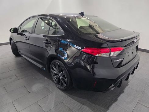 Used 2024 Toyota Corolla SE FWD image 3