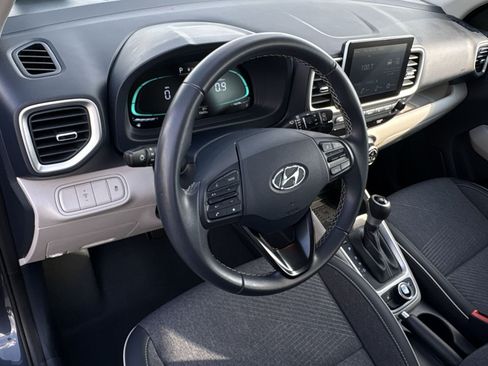 Used 2026 Hyundai Venue SEL FWD image 16