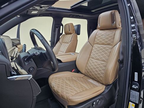 Used 2021 Cadillac Escalade Premium Luxury RWD image 18