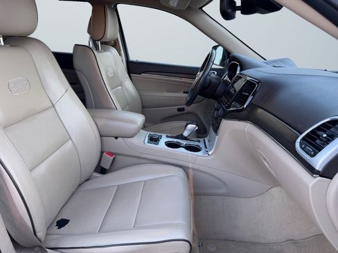 Used 2020 Jeep Grand Cherokee Overland w/ Interior Metal Package image 17