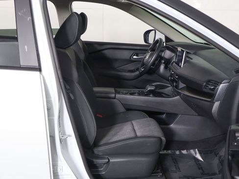 Used 2024 Nissan Rogue SV image 23