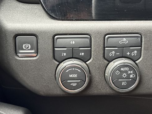 Used 2025 Chevrolet Silverado 2500 LT w/ Convenience Package AWD/4WD image 31