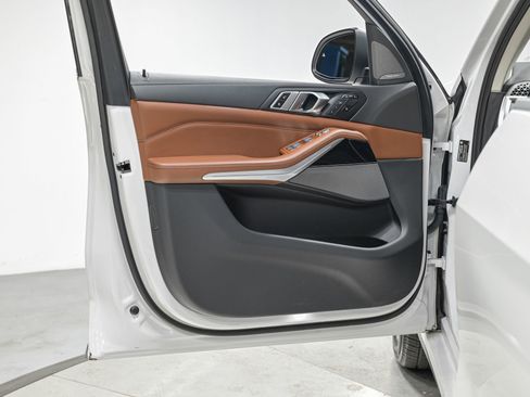 Used 2023 BMW X7 xDrive40i w/ Premium Package image 11