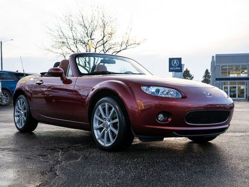 Used 2008 MAZDA MX-5 Miata Grand Touring w/ Premium Pkg image 2