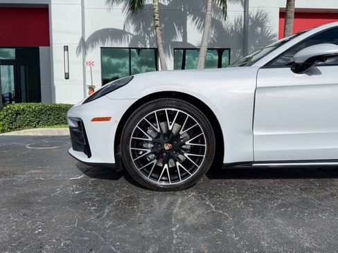 Used 2024 Porsche Panamera image 15
